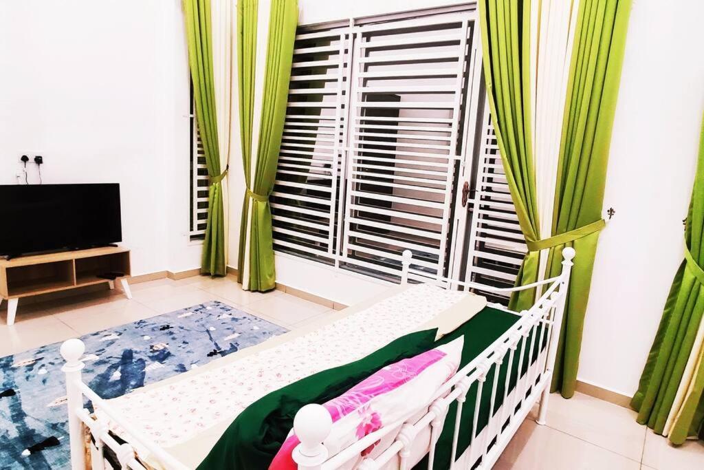 Ddiana Wifi 4 Airconds Rumah percutian Alor Setar